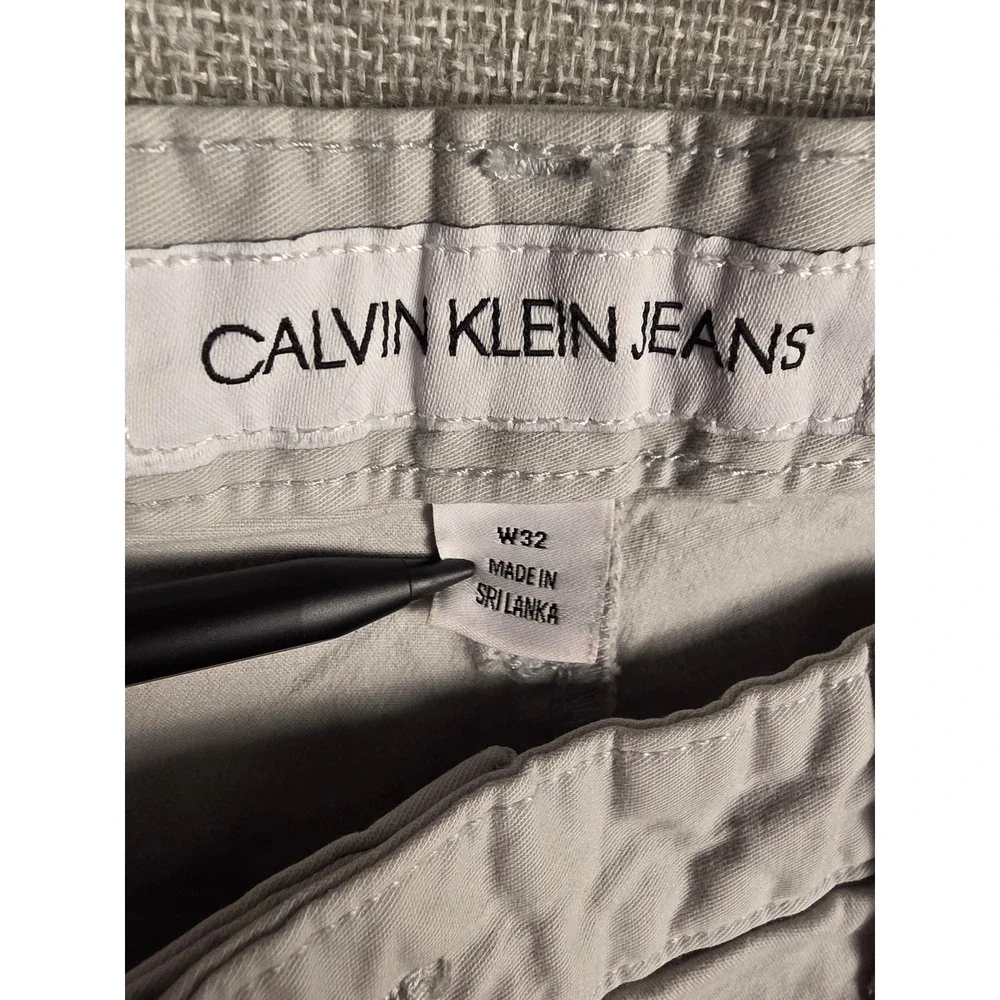 Calvin Klein Jeans Mens Chino Shorts 32 Light Gray Flat Front Stretch Casual